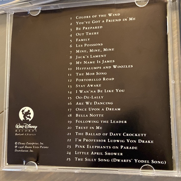 3 Classic Disney Majical music CDs - Picture 11 of 11